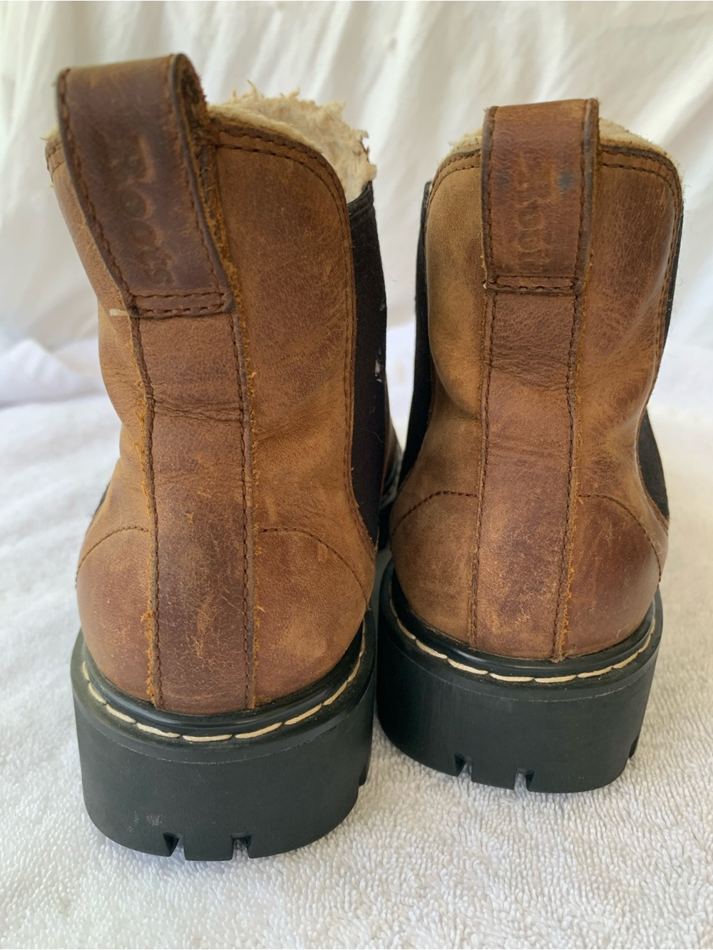 Roots Shearling-Lined Winter Chelsea Lug Sole Boots, Sz 8.5 - Picture 5 of 16